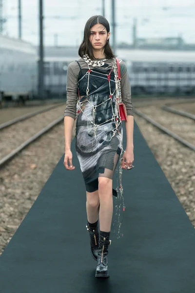 Look 4